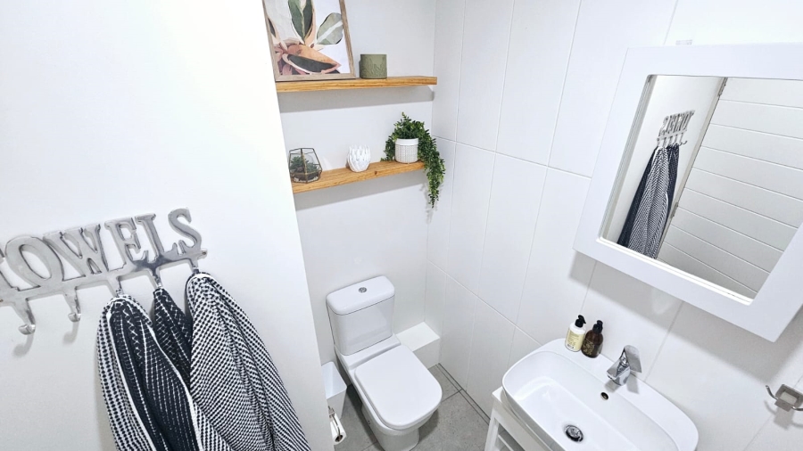 To Let 3 Bedroom Property for Rent in Hartenbos Central Western Cape